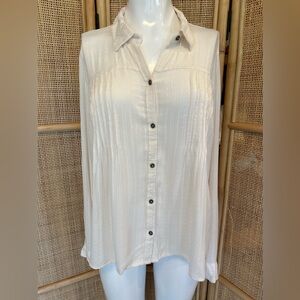 Hollister cream long sleeve button up blouse size Medium NWOT